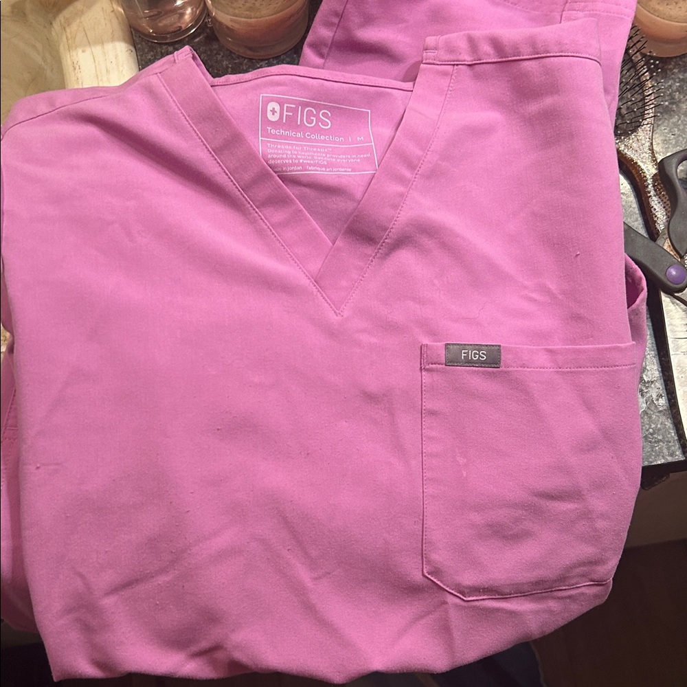 Figs Women's light pink  Scrub Set size medium top, and bottoms